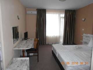 Отель Hotel Vivas Приморско Двухместный номер Делюкс с 1 кроватью или 2 отдельными кроватями-3
