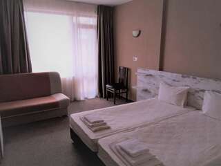 Отель Hotel Vivas Приморско Двухместный номер Делюкс с 1 кроватью или 2 отдельными кроватями-1